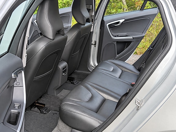 Volvo V60 7 of 8