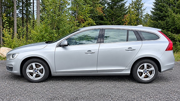 Volvo V60 2 of 8