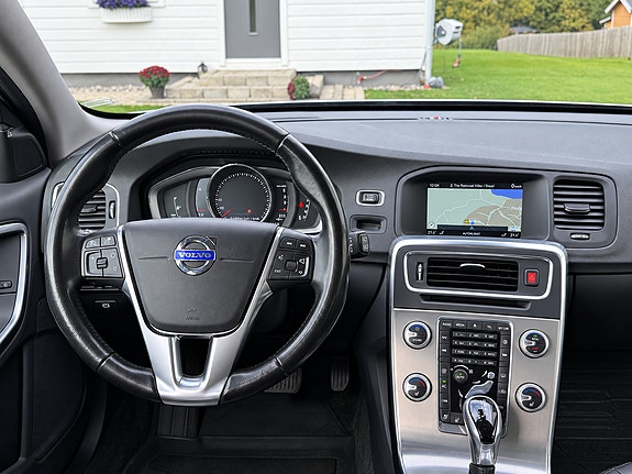 Volvo V60 6 of 8