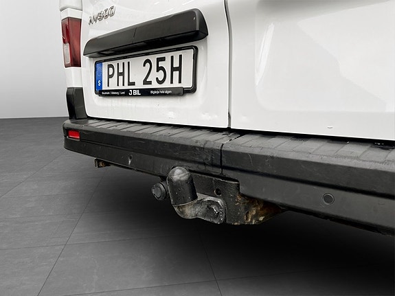 Nissan NV300 6 of 21