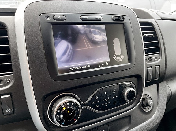 Nissan NV300 13 of 21