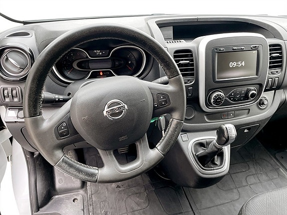 Nissan NV300 10 of 21