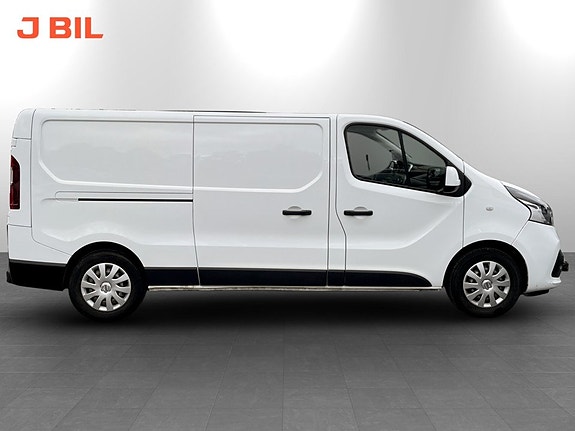 Nissan NV300 4 of 21