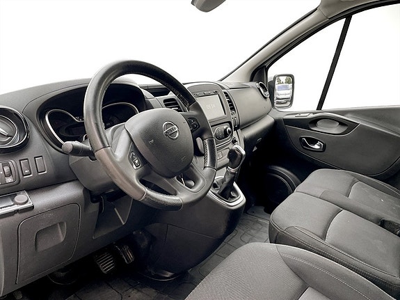 Nissan NV300 9 of 21