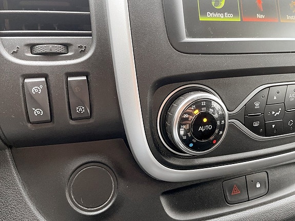 Nissan NV300 17 of 21