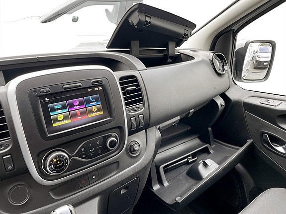 Nissan NV300 16 of 21