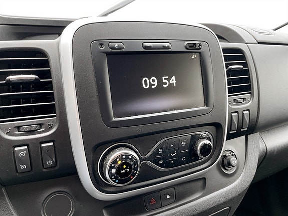 Nissan NV300 15 of 21