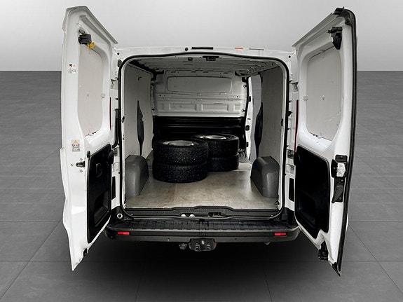 Nissan NV300 21 of 21