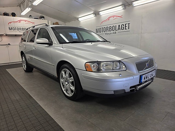 VolvoV70 2.5T AWD Man *Takvinge* Atraktor 4 of 8
