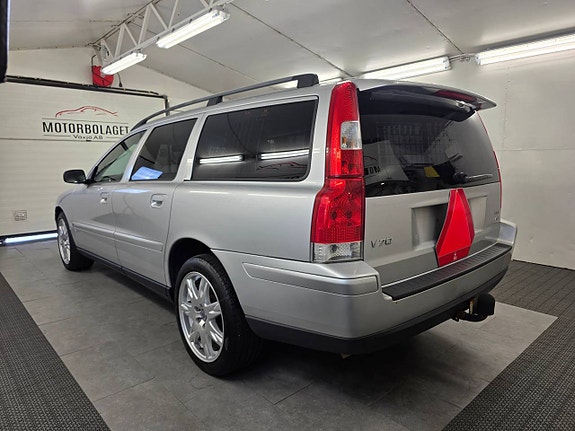 VolvoV70 2.5T AWD Man *Takvinge* Atraktor 2 of 8