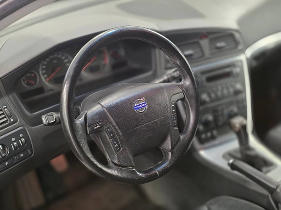 VolvoV70 2.5T AWD Man *Takvinge* Atraktor 8 of 8