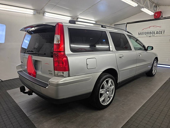VolvoV70 2.5T AWD Man *Takvinge* Atraktor 3 of 8