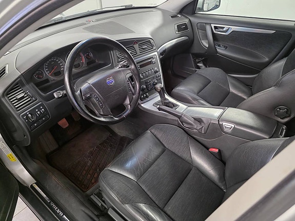 VolvoV70 2.5T AWD Man *Takvinge* Atraktor 5 of 8