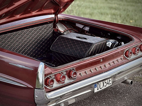 Pontiac Bonneville 6 of 6