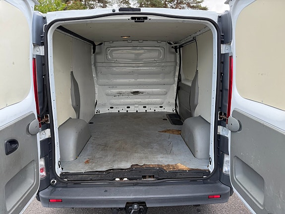 Opel Vivaro 10 of 12