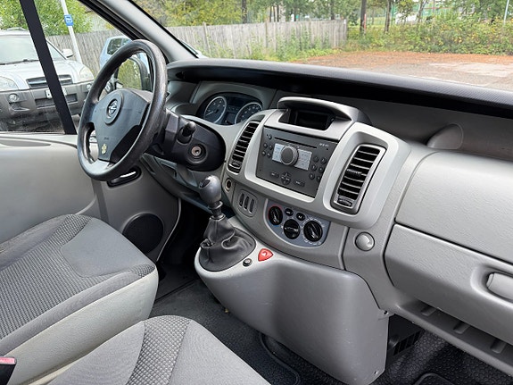 Opel Vivaro 8 of 12