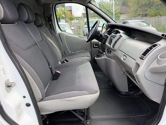 Opel Vivaro 7 of 12