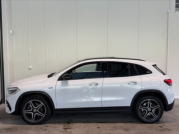 Mercedes-Benz GLA250 e 7 of 24