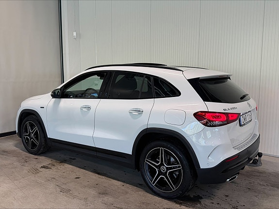 Mercedes-Benz GLA250 e 9 of 24