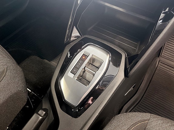 Peugeot 208 12 of 22