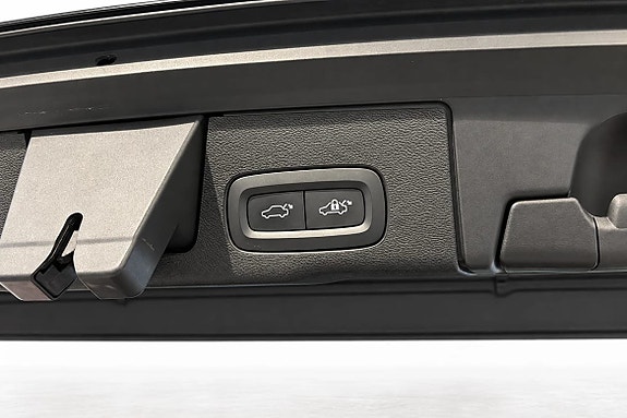 Volvo XC60 12 of 16