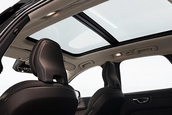 Volvo XC60 10 of 16