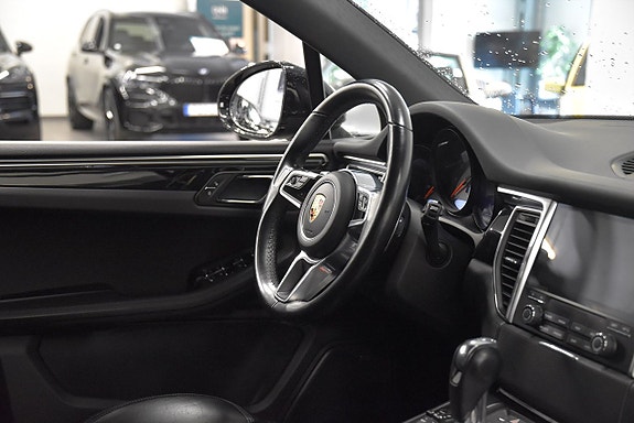 Porsche Macan S 9 of 27