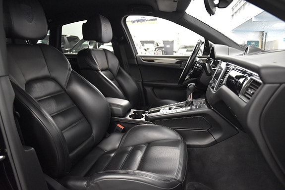 Porsche Macan S 13 of 27