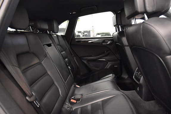 Porsche Macan S 14 of 27