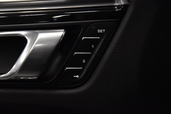 Porsche Macan S 15 of 27