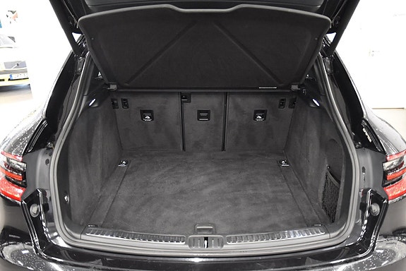 Porsche Macan S 27 of 27
