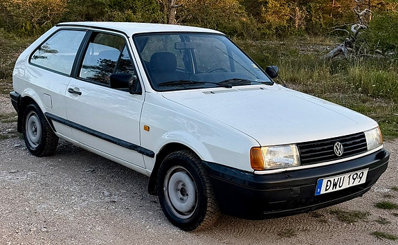Volkswagen Polo 2 of 5