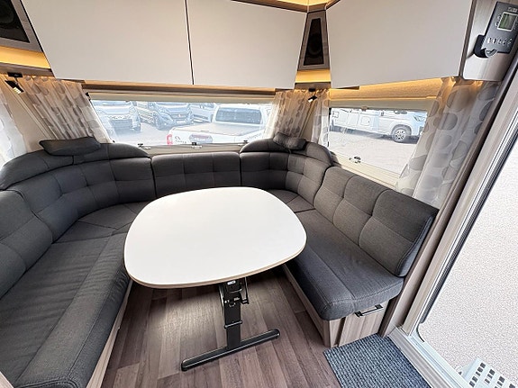 Kabe ESTATE 630 GXL KS Dinette med överbäddskåp 12 of 17