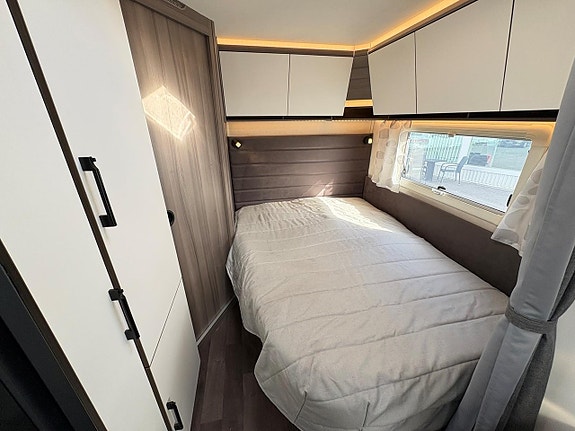Kabe ESTATE 630 GXL KS Dinette med överbäddskåp 4 of 17