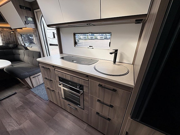 Kabe ESTATE 630 GXL KS Dinette med överbäddskåp 8 of 17