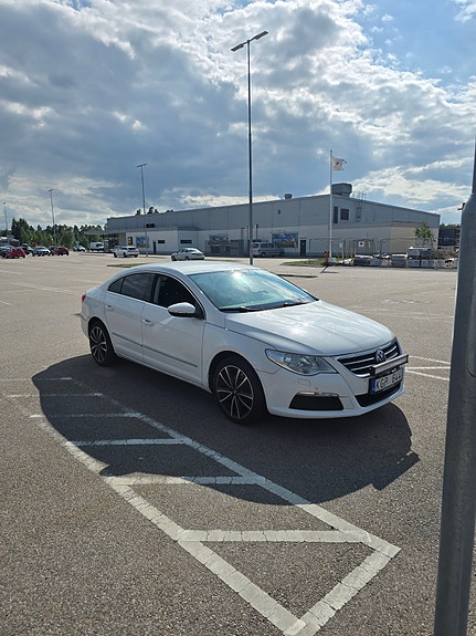 Volkswagen Passat CC 2 of 2