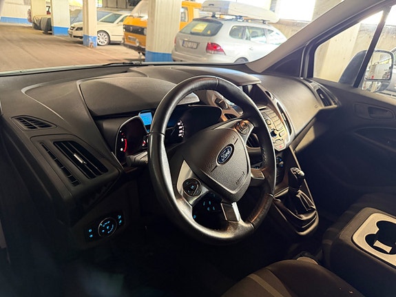 Ford Transit Connect 11 of 15