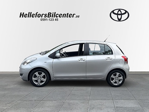 Toyota Yaris 3 of 19