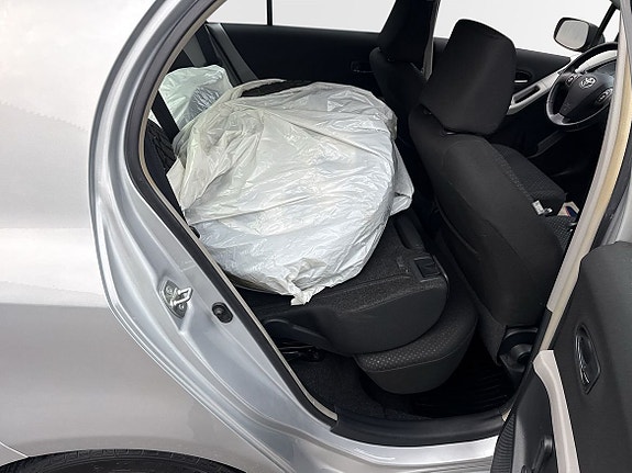 Toyota Yaris 7 of 19