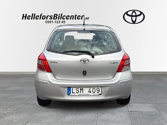 Toyota Yaris 4 of 19