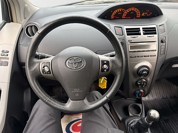 Toyota Yaris 9 of 19