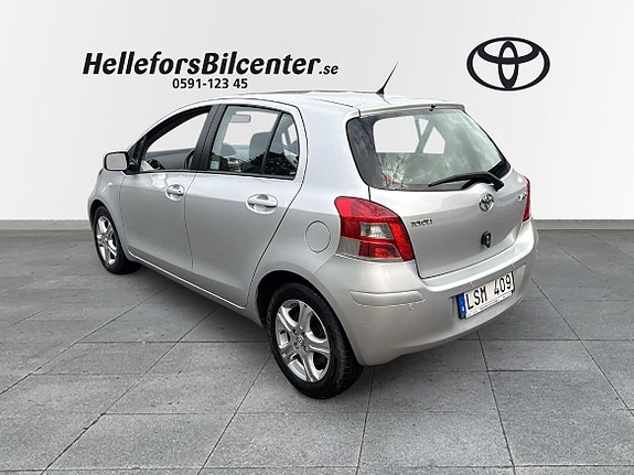 Toyota Yaris 2 of 19