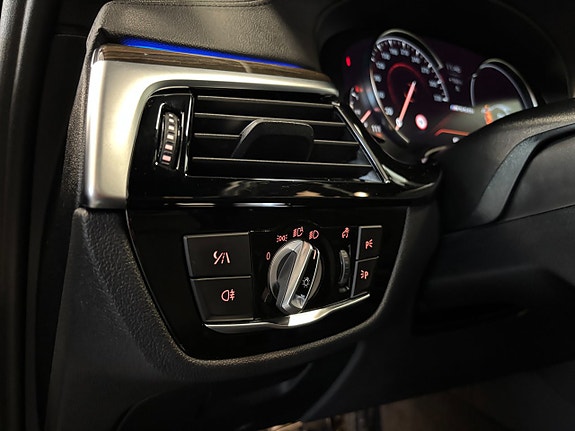 BMW M550i 11 of 30