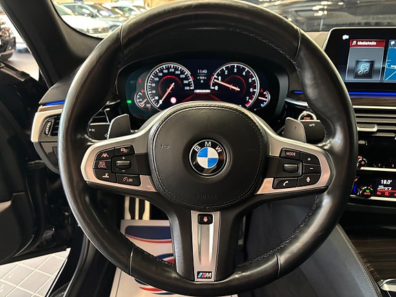BMW M550i 10 of 30