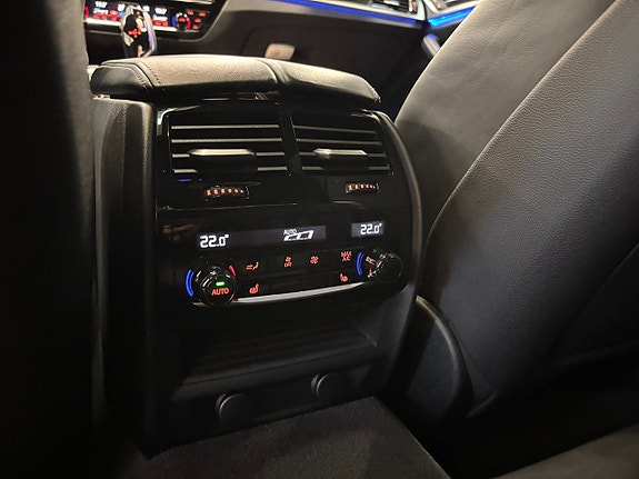 BMW M550i 25 of 30