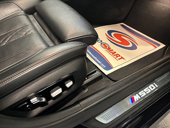 BMW M550i 30 of 30