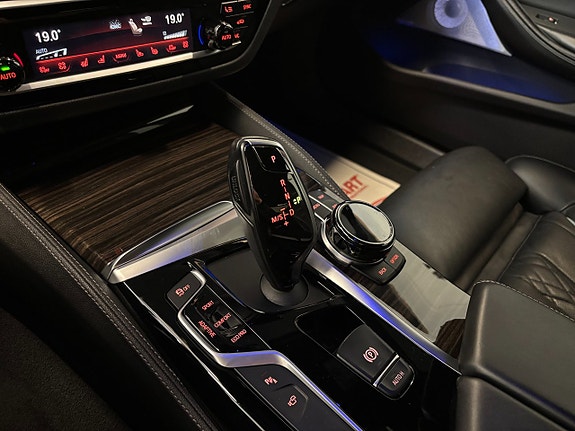 BMW M550i 14 of 30