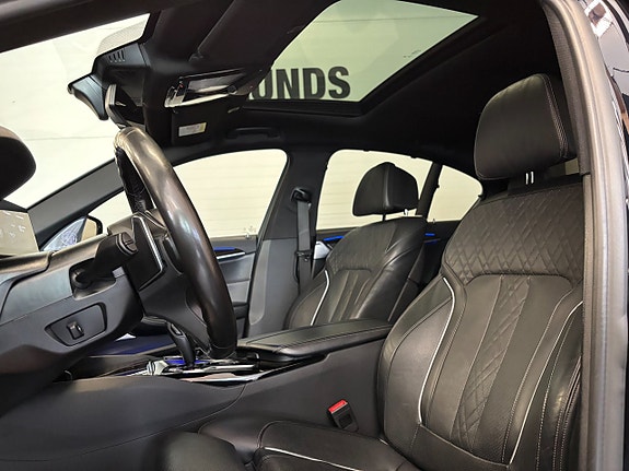 BMW M550i 8 of 30