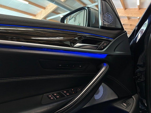 BMW M550i 5 of 30