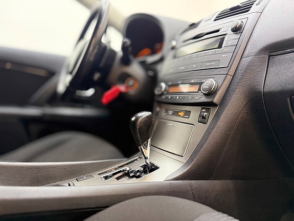 Toyota Avensis 16 of 23
